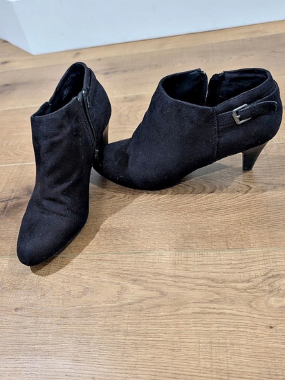 comfort plus by Predictions Black Ankle Booties